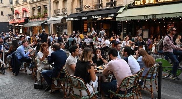L’Assemblée Nationale refuse en 1ère lecture d’exclure les terrasses des cafés et des restaurants de l’obligation du pass sanitaire